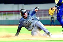 Tecolotes de los Dos Laredos remontan con jonrones en la octava tanda