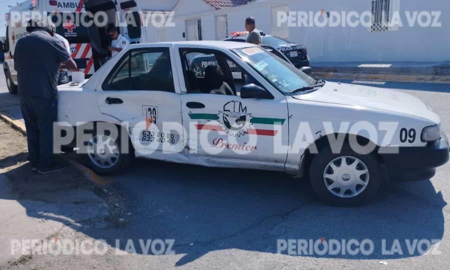 Choque en Monclova: taxi y vehículo colisionan en cruce de calles