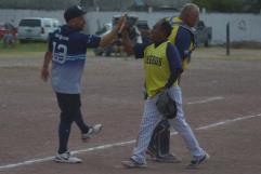 Rieleros debutan con victoria en la Liga de Béisbol de jugadores de 40