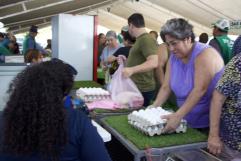 Abarrotan el “Mercadito Mejora” en la colonia González en Piedras Negras