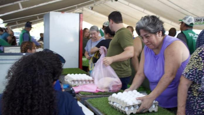 Abarrotan el “Mercadito Mejora” en la colonia González en Piedras Negras
