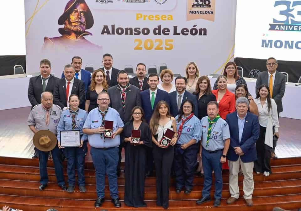 Emotiva entrega de la Presea Alonso de León en celebración de Monclova