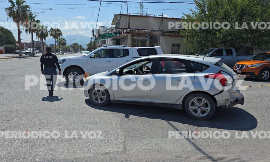 Choque entre Ford Focus y Ford Lobo en Monclova