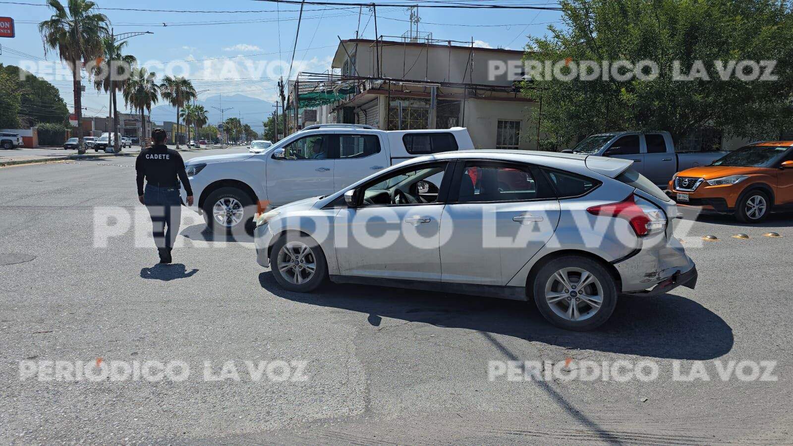 Choque entre Ford Focus y Ford Lobo en Monclova