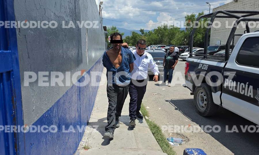Hombre ebrio detenido en Monclova por alterar el orden público