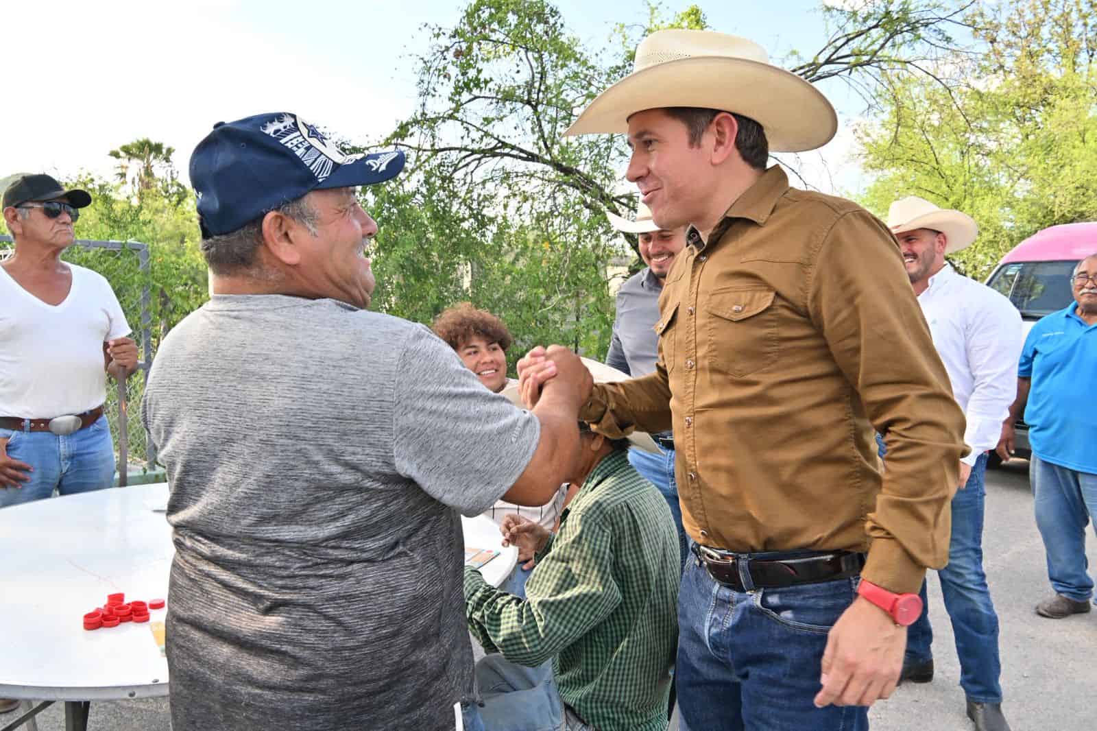 Alcalde Hugo Iván Lozano Sánchez comparte tradición en San Buenaventura