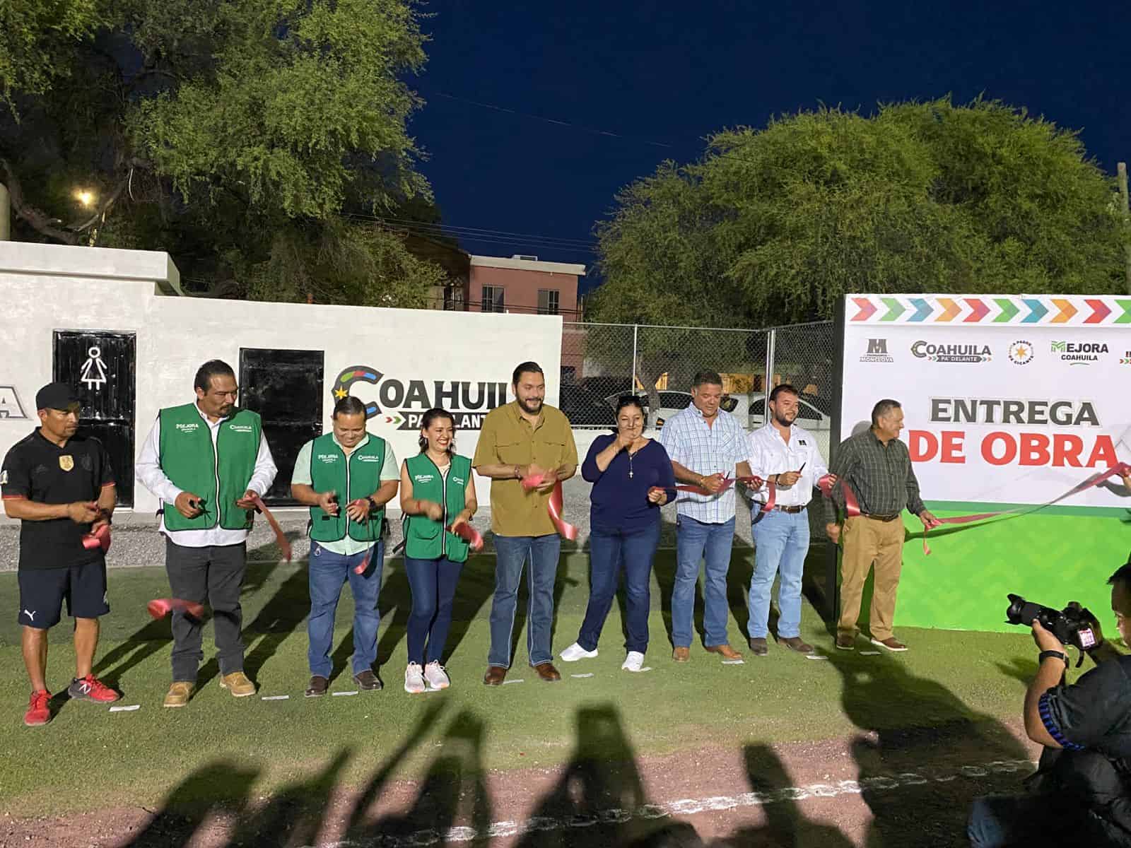 Alcalde encabeza rehabilitación de cancha deportiva en colonia Independencia