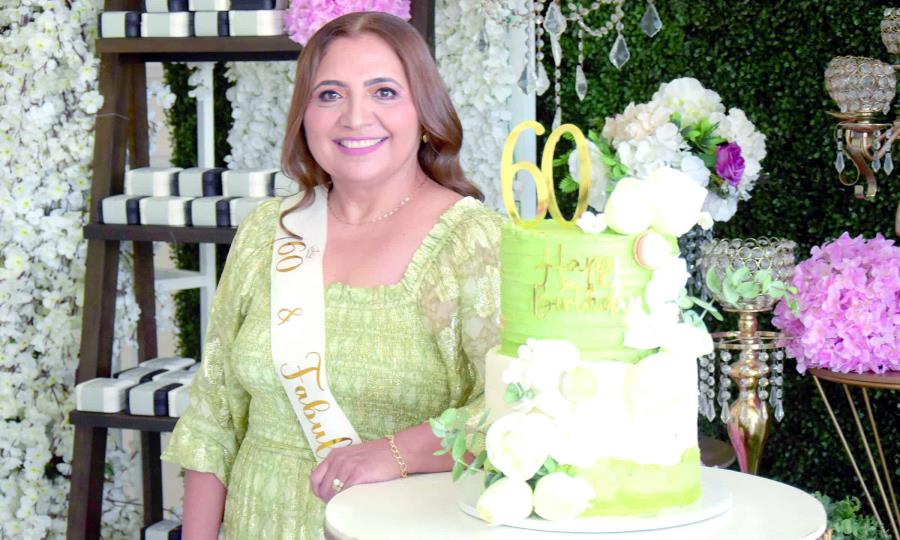Emotiva fiesta de cumpleaños para Norma Reyes en salón exclusivo