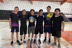 Cuervos y Tilines protagonizan un duelo vibrante en la cancha