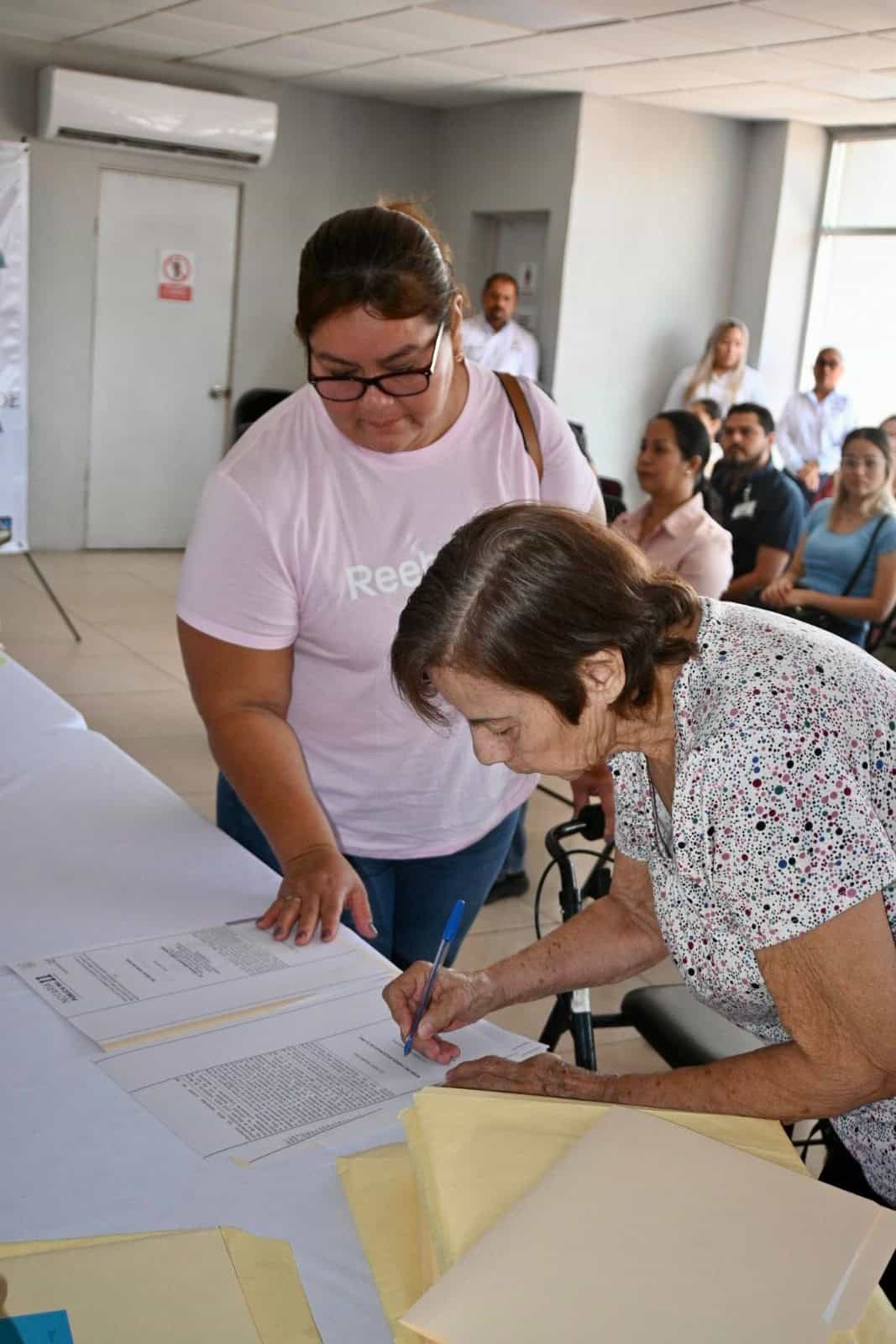 Familias Inician Trámite de Escrituras en Nava y Aseguran su Patrimonio