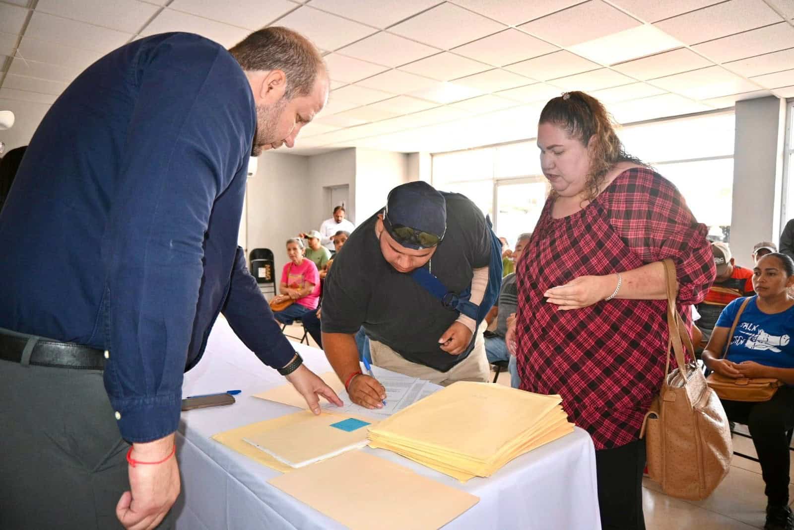 Familias Inician Trámite de Escrituras en Nava y Aseguran su Patrimonio