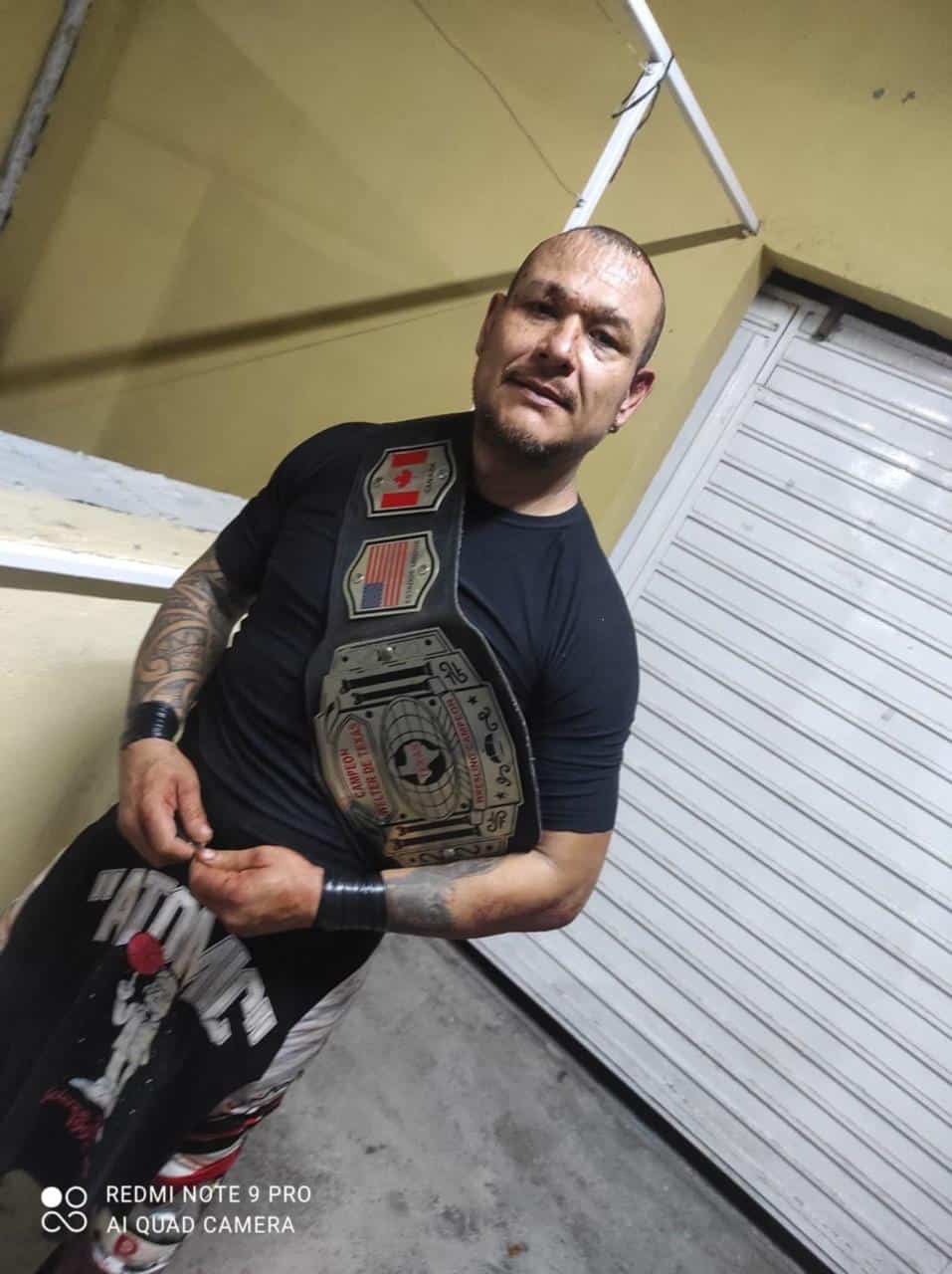 Familia pide justicia: luchador profesional agrede a joven que ahora lucha por su vida