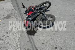 Autoridades atienden accidente de motociclista en Monclova