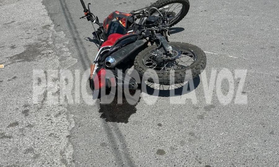 Autoridades atienden accidente de motociclista en Monclova