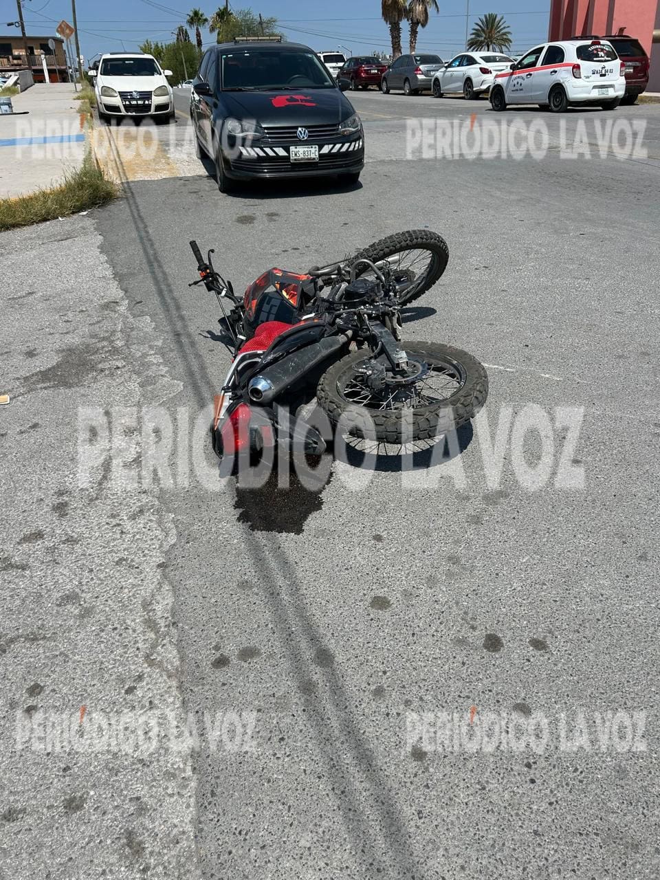 Autoridades atienden accidente de motociclista en Monclova