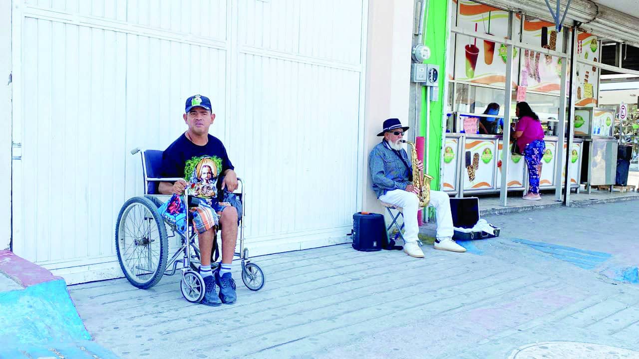 Saxofonista acusado de hostigar a vendedor discapacitado