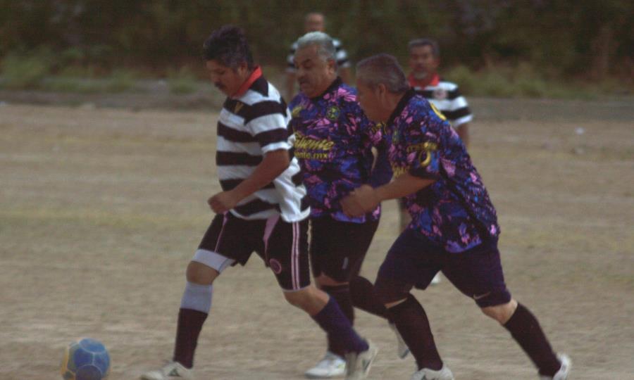 Equipos de la Liga Mayor de Fútbol Buscan Pase en Última Jornada de Temporada 2025