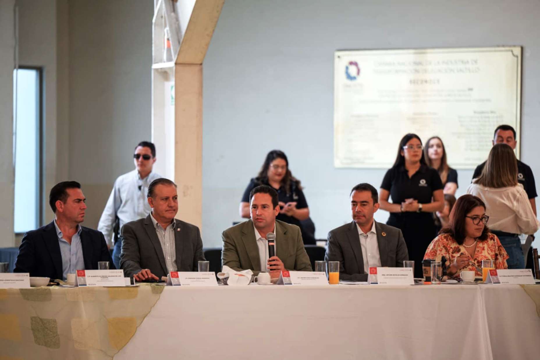 Presenta Alcalde de Saltillo programa Activa tu Parque a empresarios