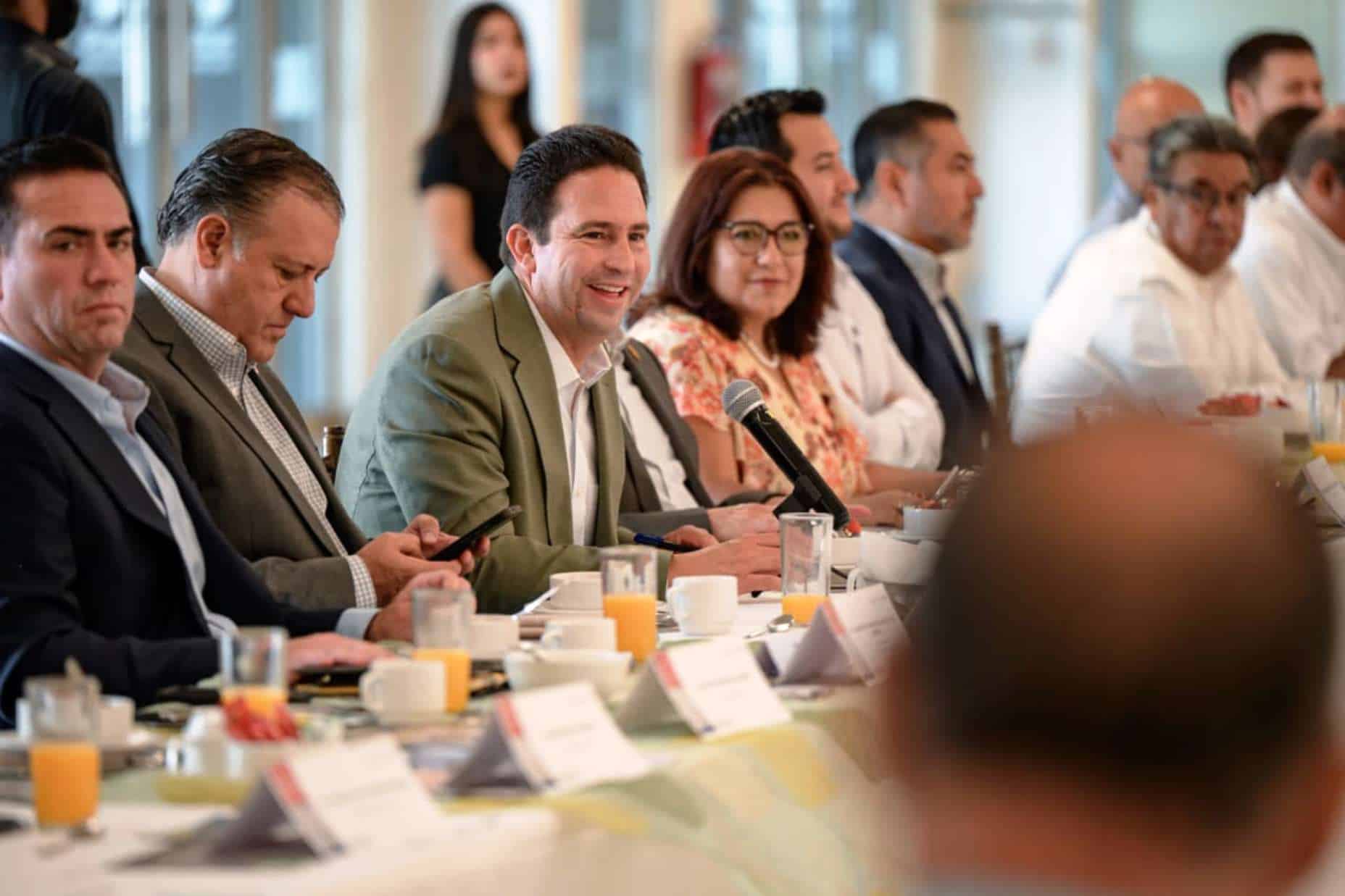 Presenta Alcalde de Saltillo programa Activa tu Parque a empresarios