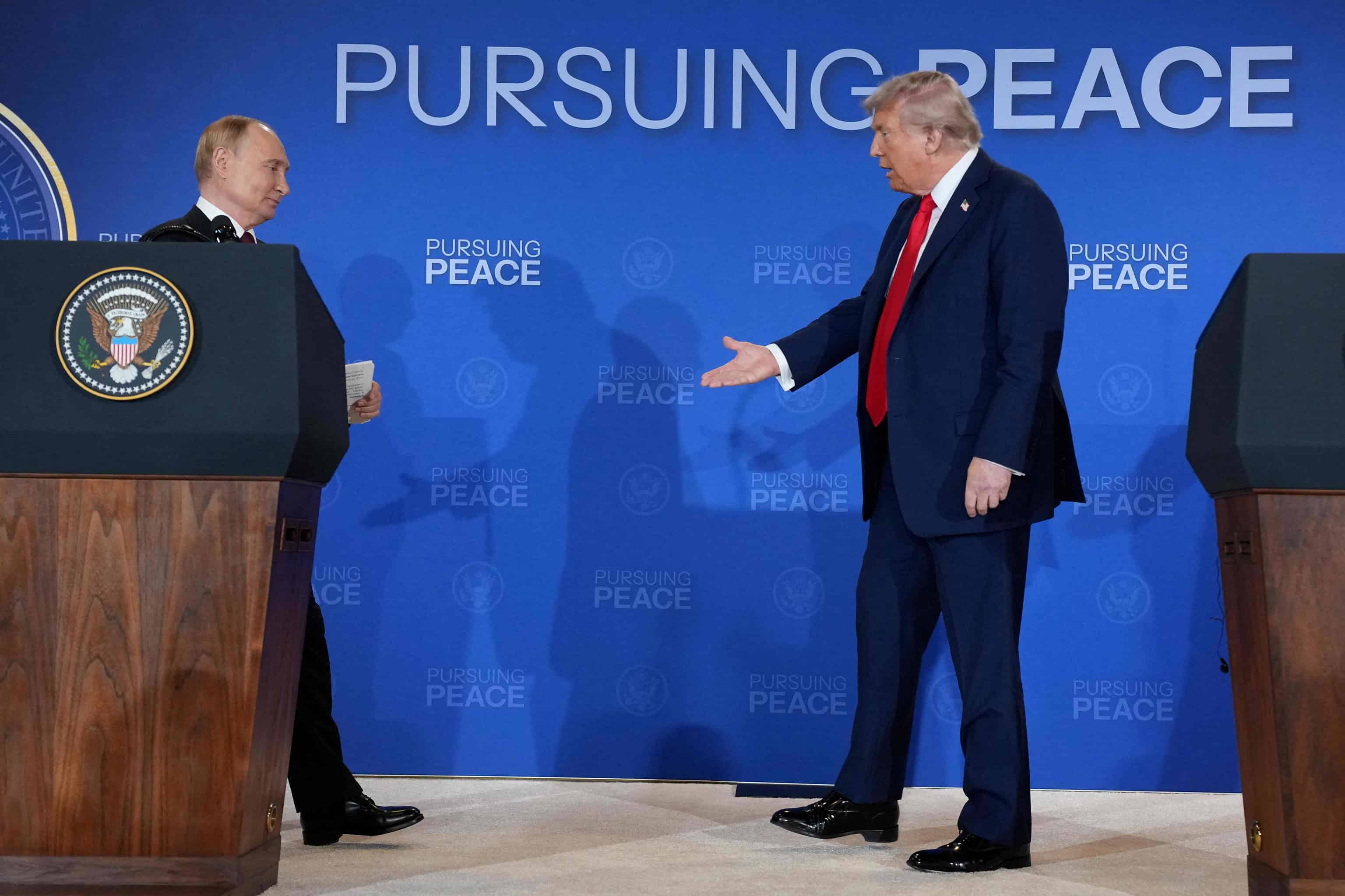 Trump y Putin se reúnen en Alaska sin acuerdo final sobre Ucrania