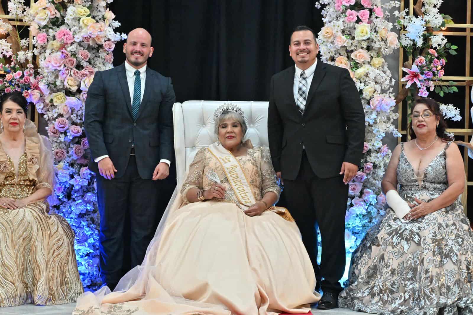 Francisca Vázquez coronada Reina del Adulto Mayor