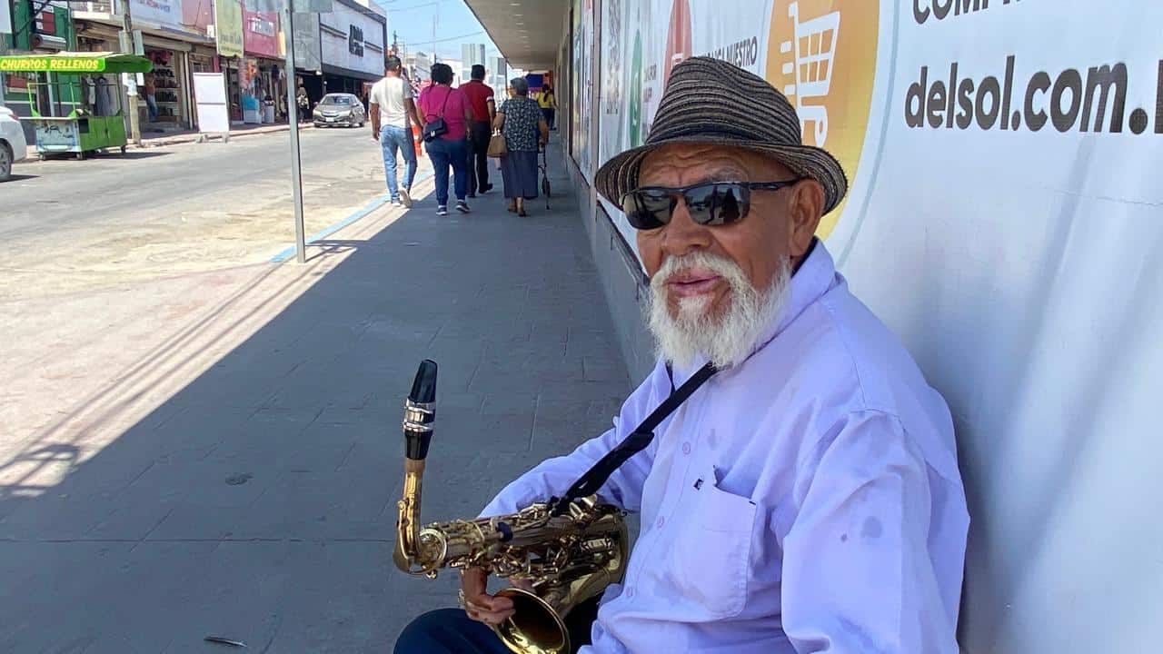 Reynaldo Morales, músico de 84 años, niega acusaciones de hostigamiento