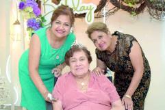 Emotiva fiesta de cumpleaños para Hilda Olvido Campos en su 89 aniversario