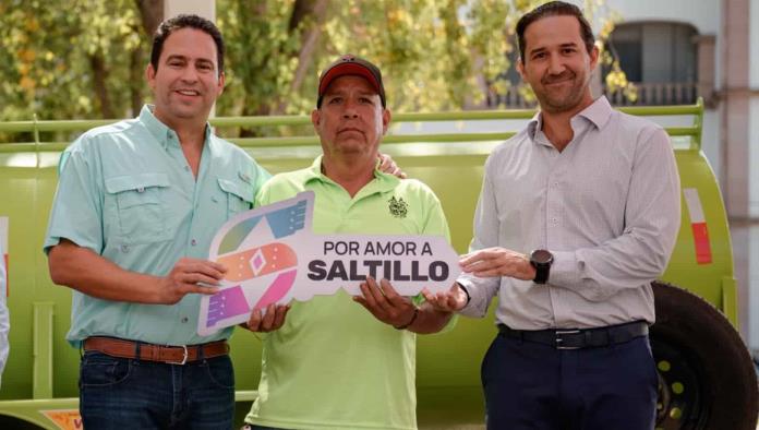 Donación de pipa de agua en Saltillo para fortalecer abasto