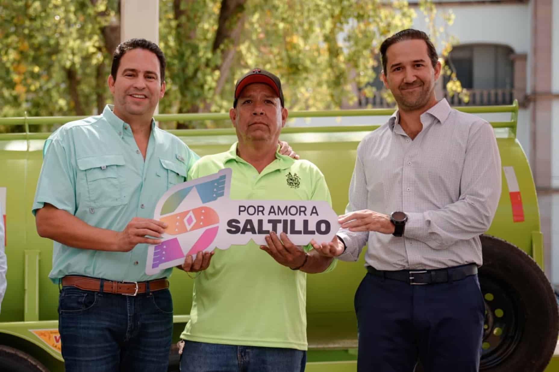 Donación de pipa de agua en Saltillo para fortalecer abasto