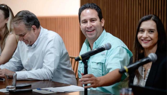 Alcalde Javier Díaz González instruye a titulares en reunión de gabinete