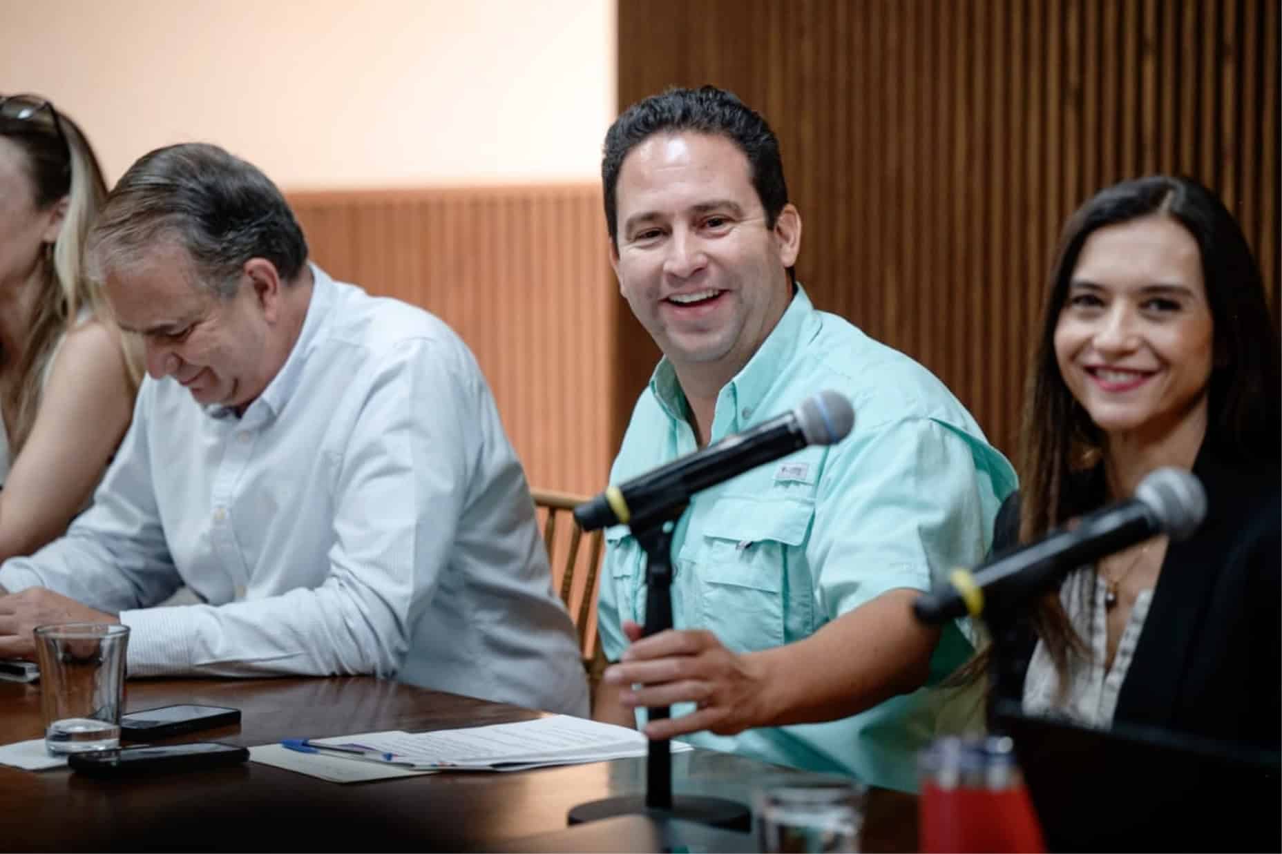 Alcalde Javier Díaz González instruye a titulares en reunión de gabinete