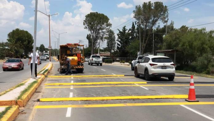 Gobierno de Saltillo mejora seguridad vial con reductores de velocidad
