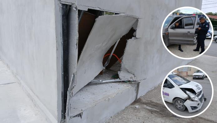 Dos vehículos se estrellan contra establecimiento en pleno centro de Ciudad Acuña