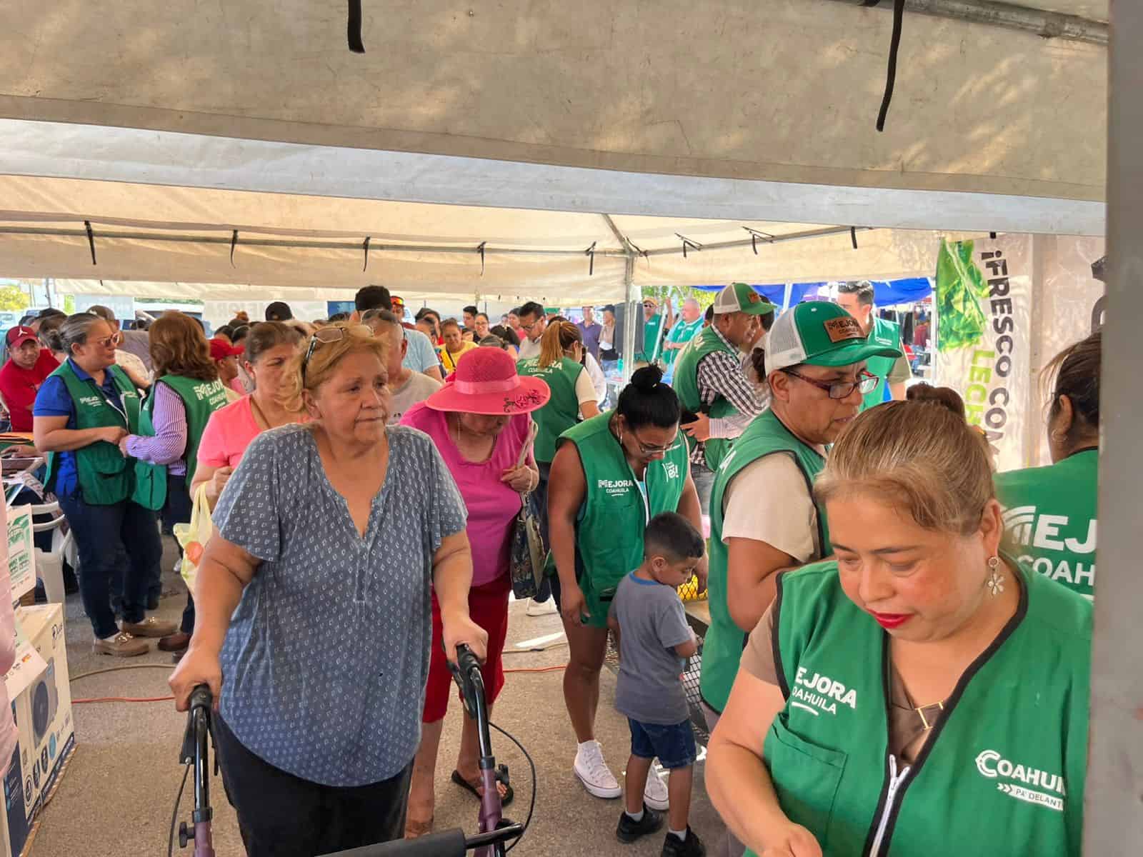 Mercadito del programa Mejora llega al Fraccionamiento Veracruz con grandes descuentos