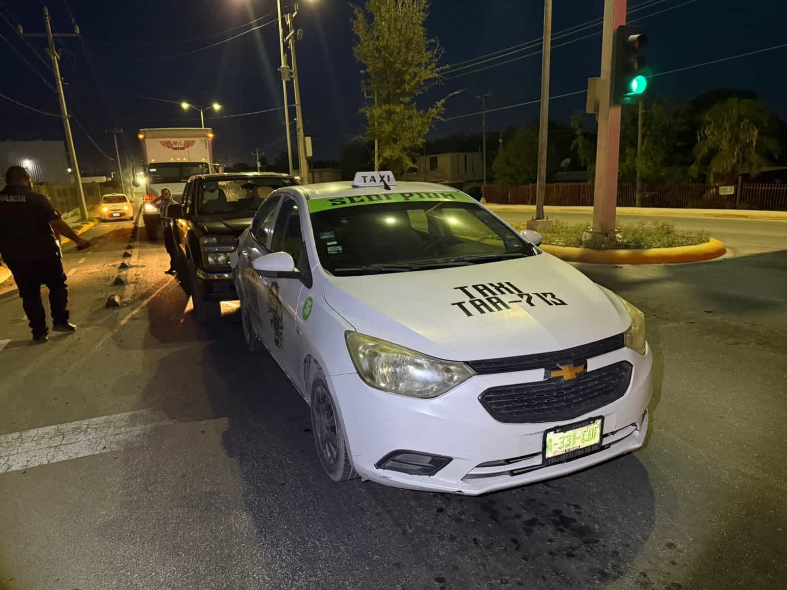 Camión provoca choque múltiple en carretera Santa Eulalia