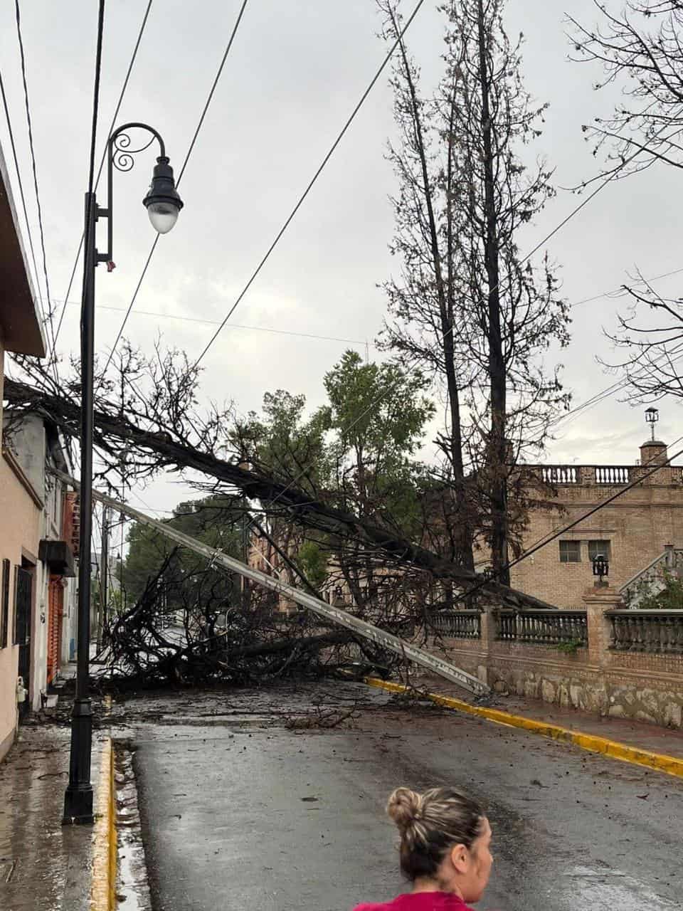 Caos en Saltillo por lluvia intensa