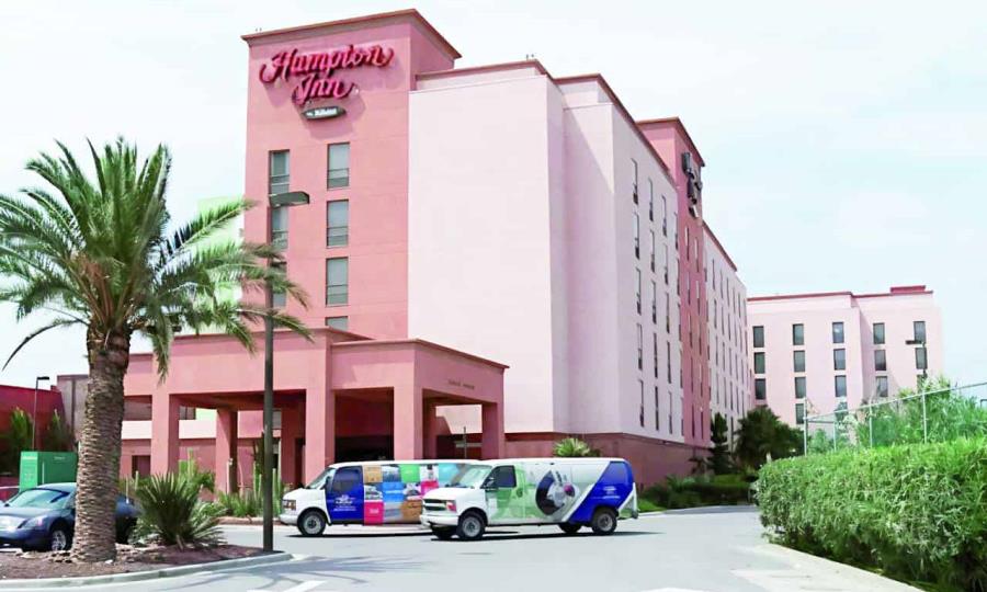 Se intoxican en hotel muere un trabajador