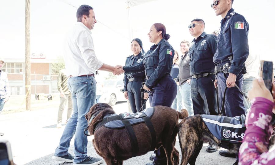 Refuerzan seguridad con binomios caninos