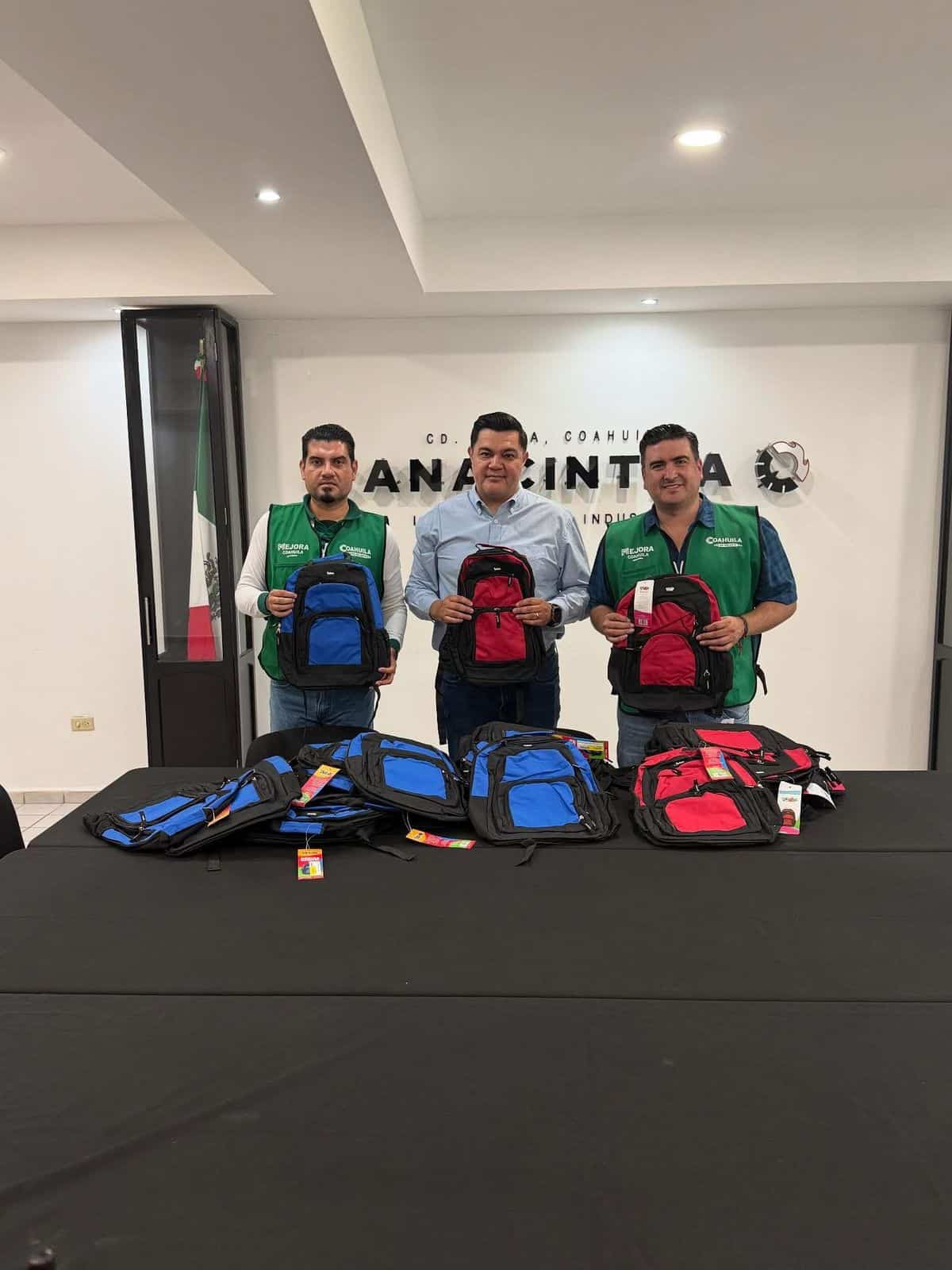 CANACINTRA se suma al apoyo escolar con donación de mochilas en Ciudad Acuña