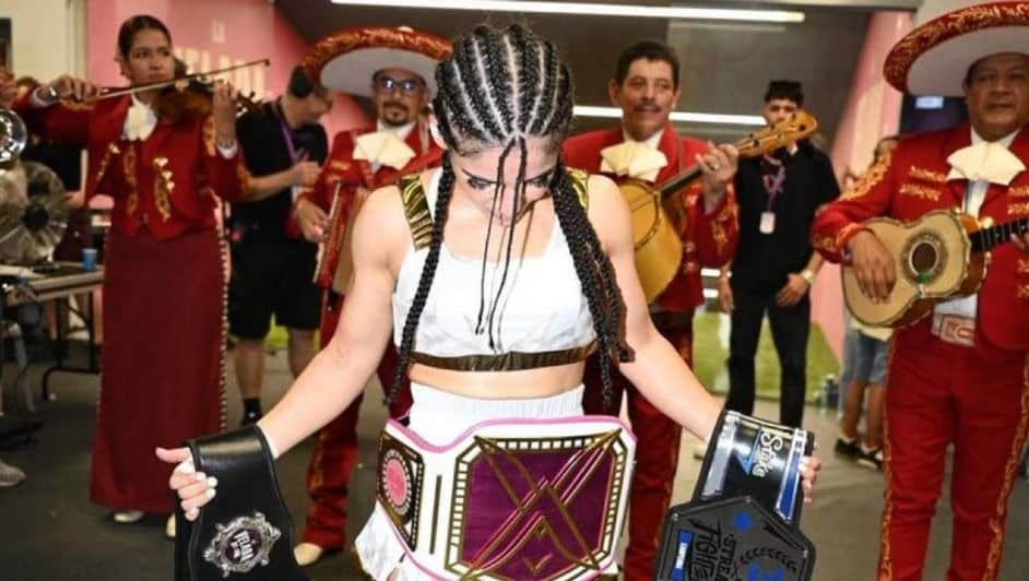 Alana Flores se impone con fuerza a Gala Montes en pelea estelar