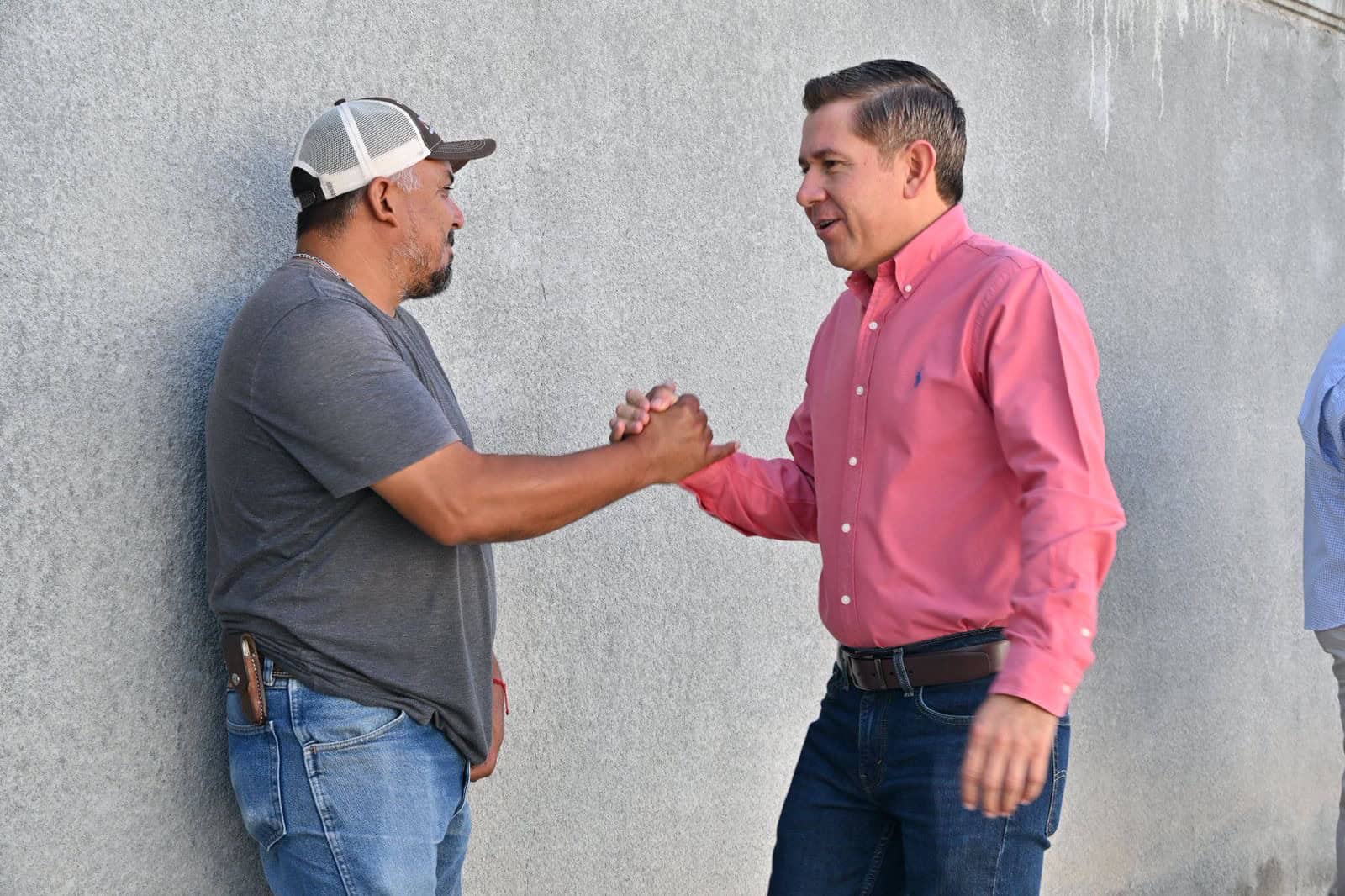 Alcalde de San Buenaventura lidera rehabilitación de luminarias en la ciudad