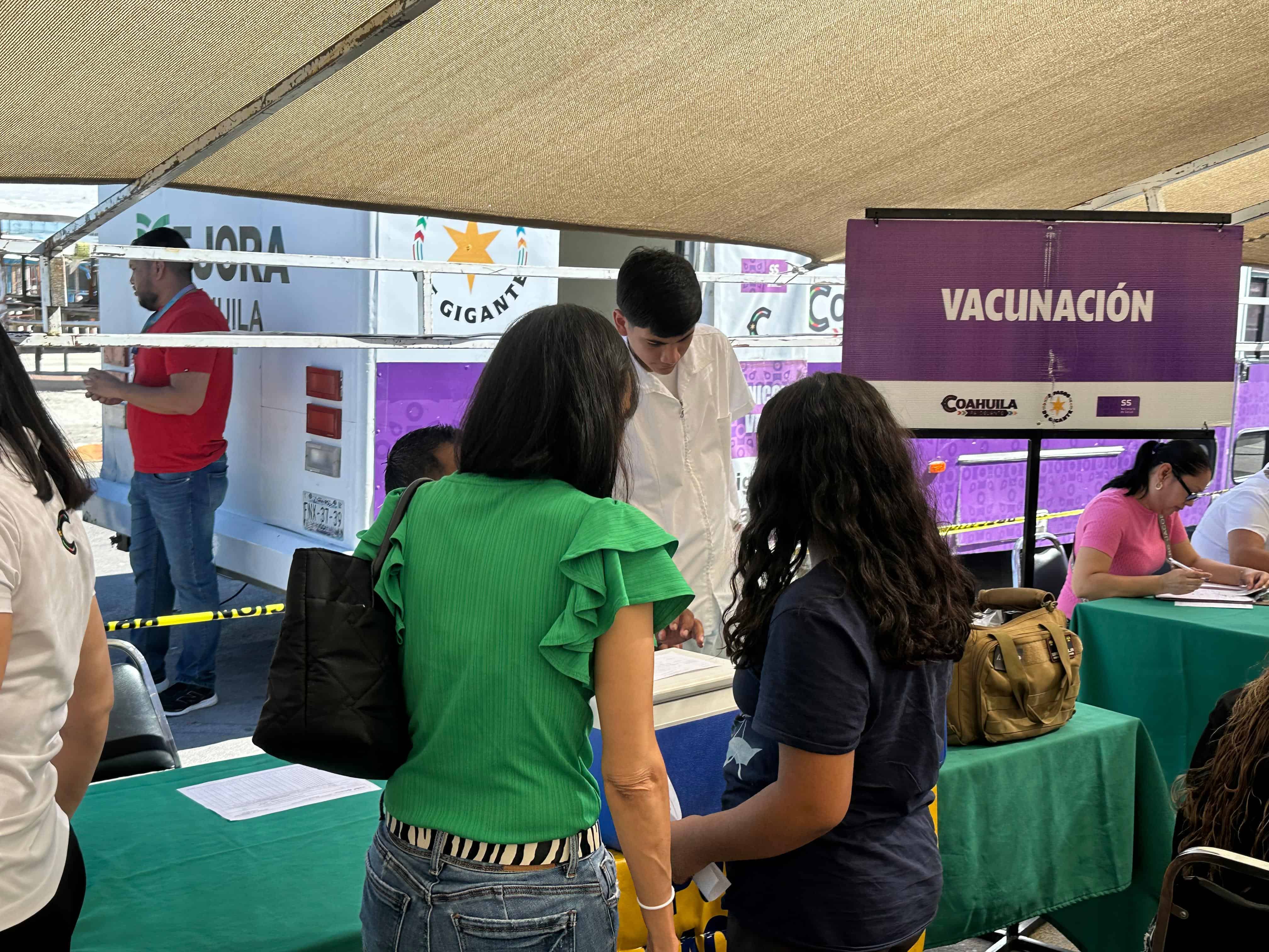 Caravana de la Salud llega a Villas del Carmen