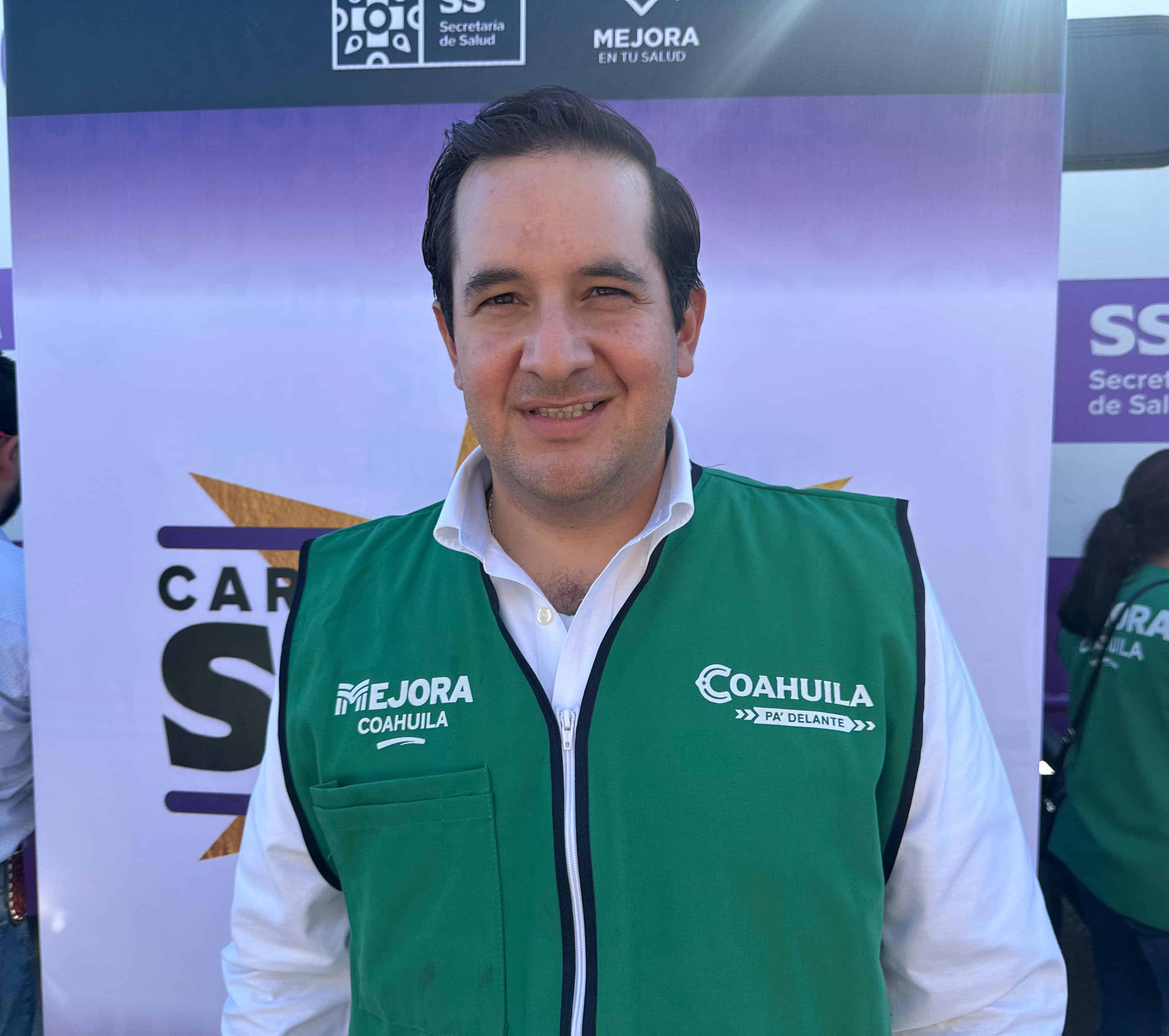 Beneficia Memo Ruiz a más de 400 familias con tinacos subsidiados