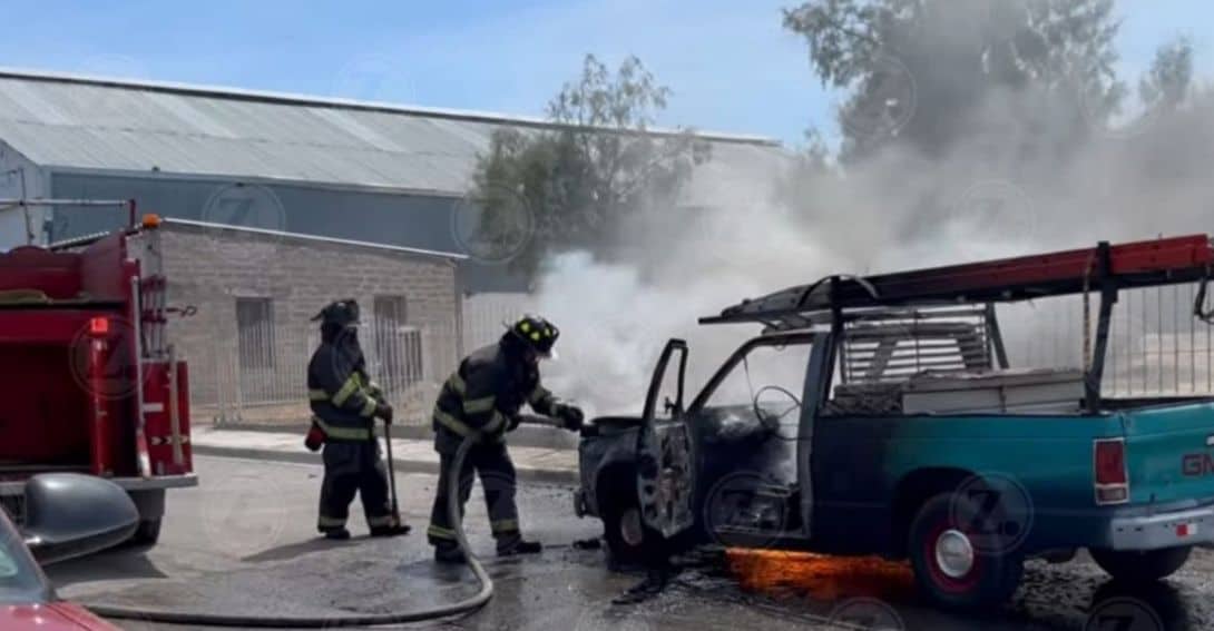 Arden dos vehículos en Ciudad Acuña en menos de una hora