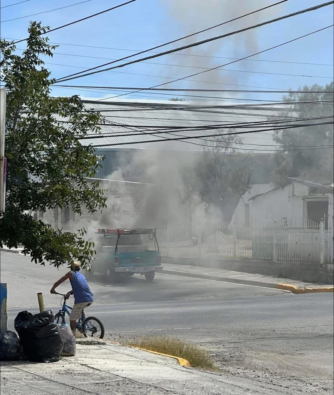 Arden dos vehículos en Ciudad Acuña en menos de una hora