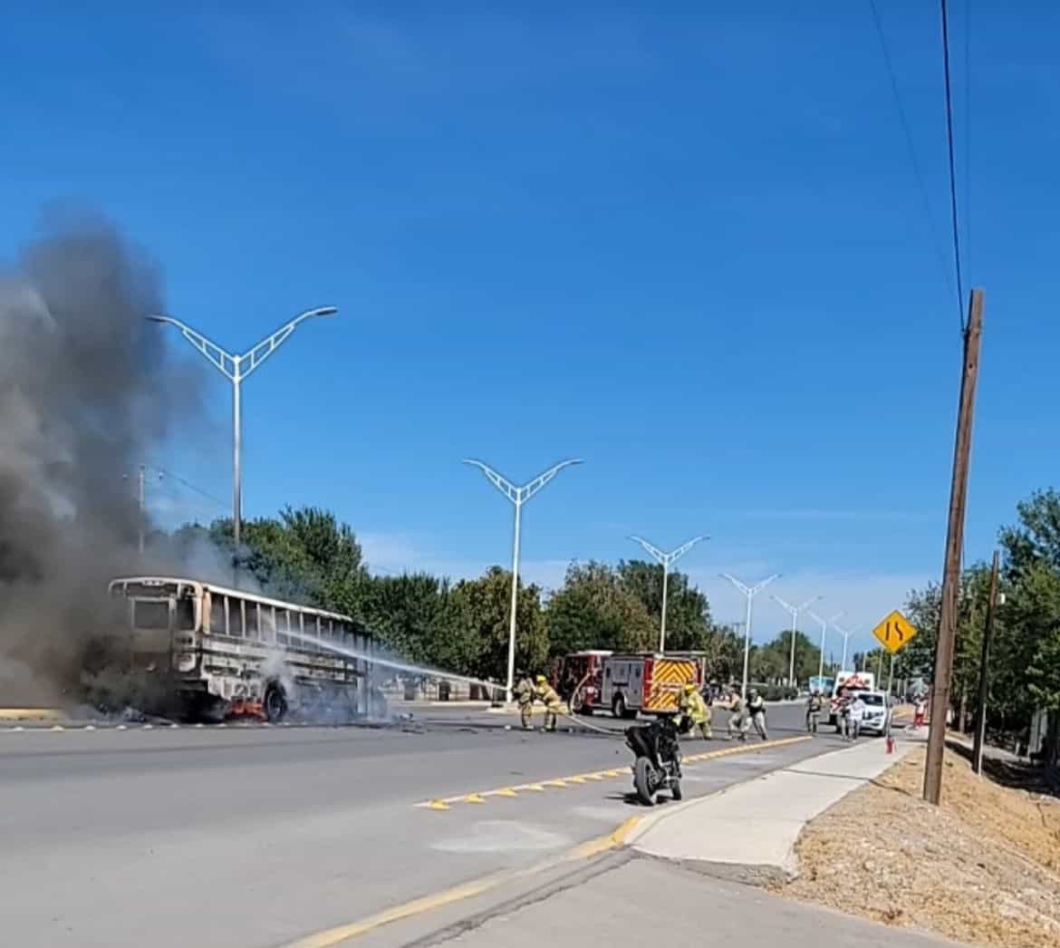 Arden dos vehículos en Ciudad Acuña en menos de una hora