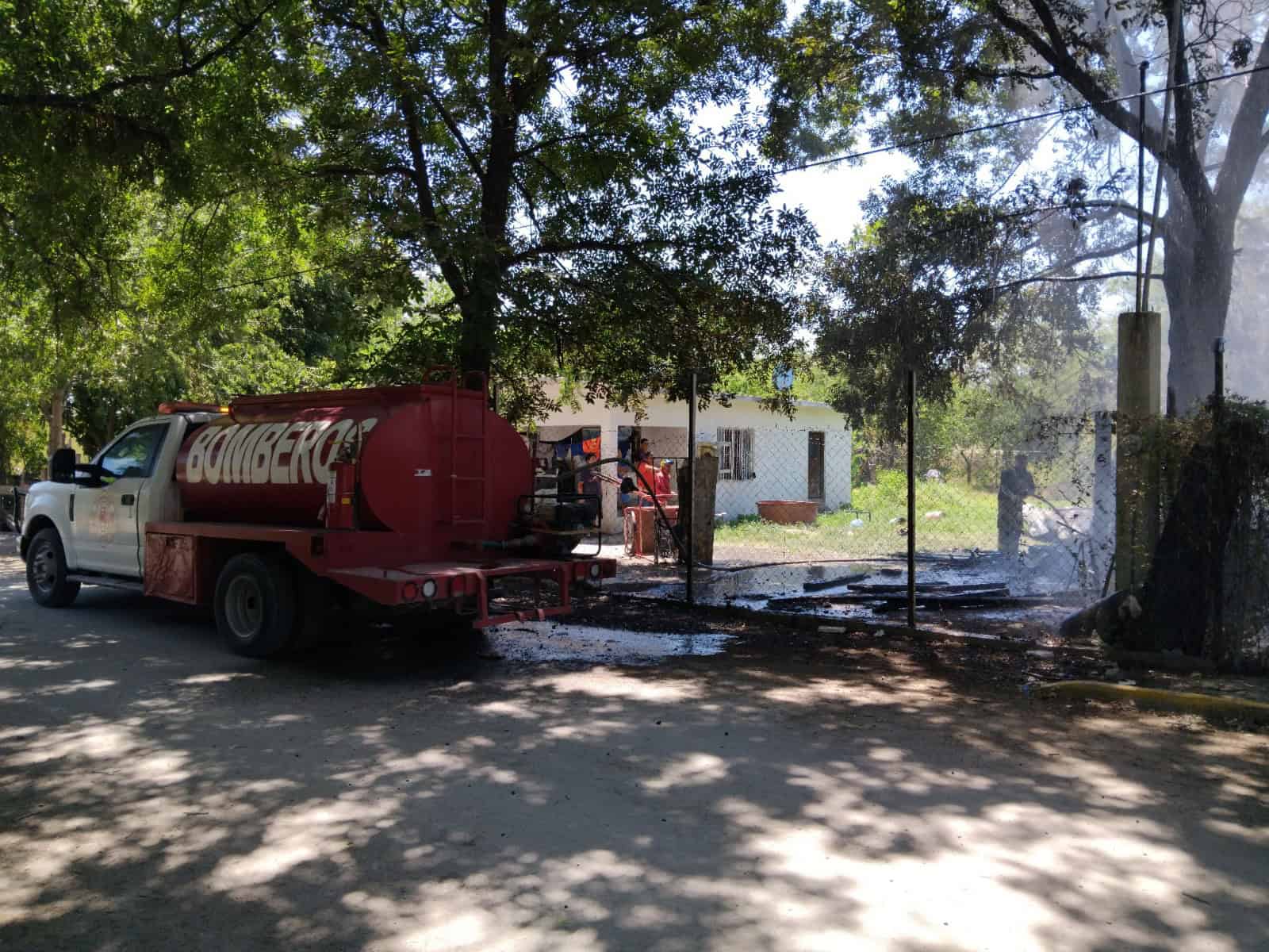 Bomberos Evitan Tragedia en Nava: Fuego Consume Cuarto de Herramientas