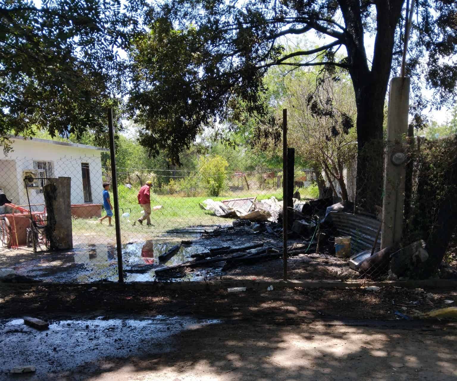 Bomberos Evitan Tragedia en Nava: Fuego Consume Cuarto de Herramientas