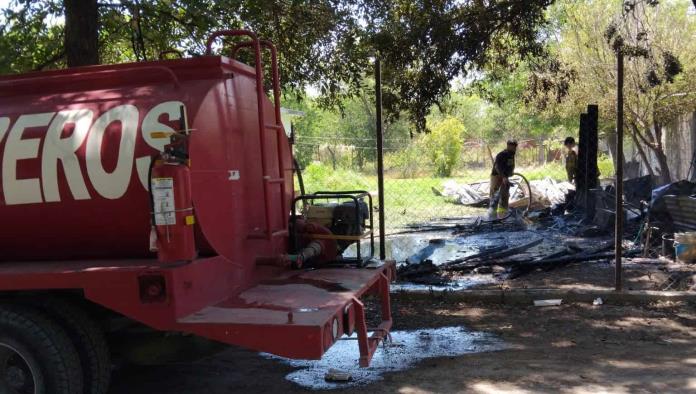 Bomberos Evitan Tragedia en Nava: Fuego Consume Cuarto de Herramientas