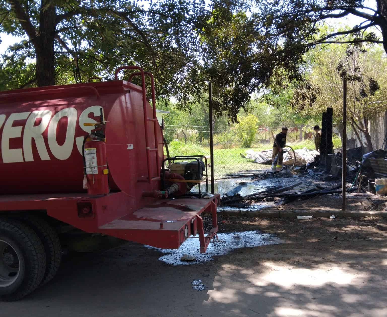 Bomberos Evitan Tragedia en Nava: Fuego Consume Cuarto de Herramientas
